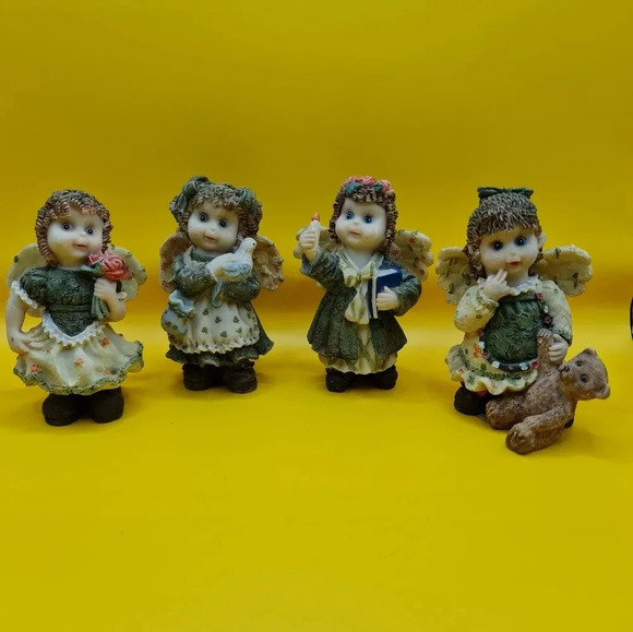 Set of 4 Angels Little Girls Figurines Ceramic Christmas Gift Holidays - Picture 1 of 4